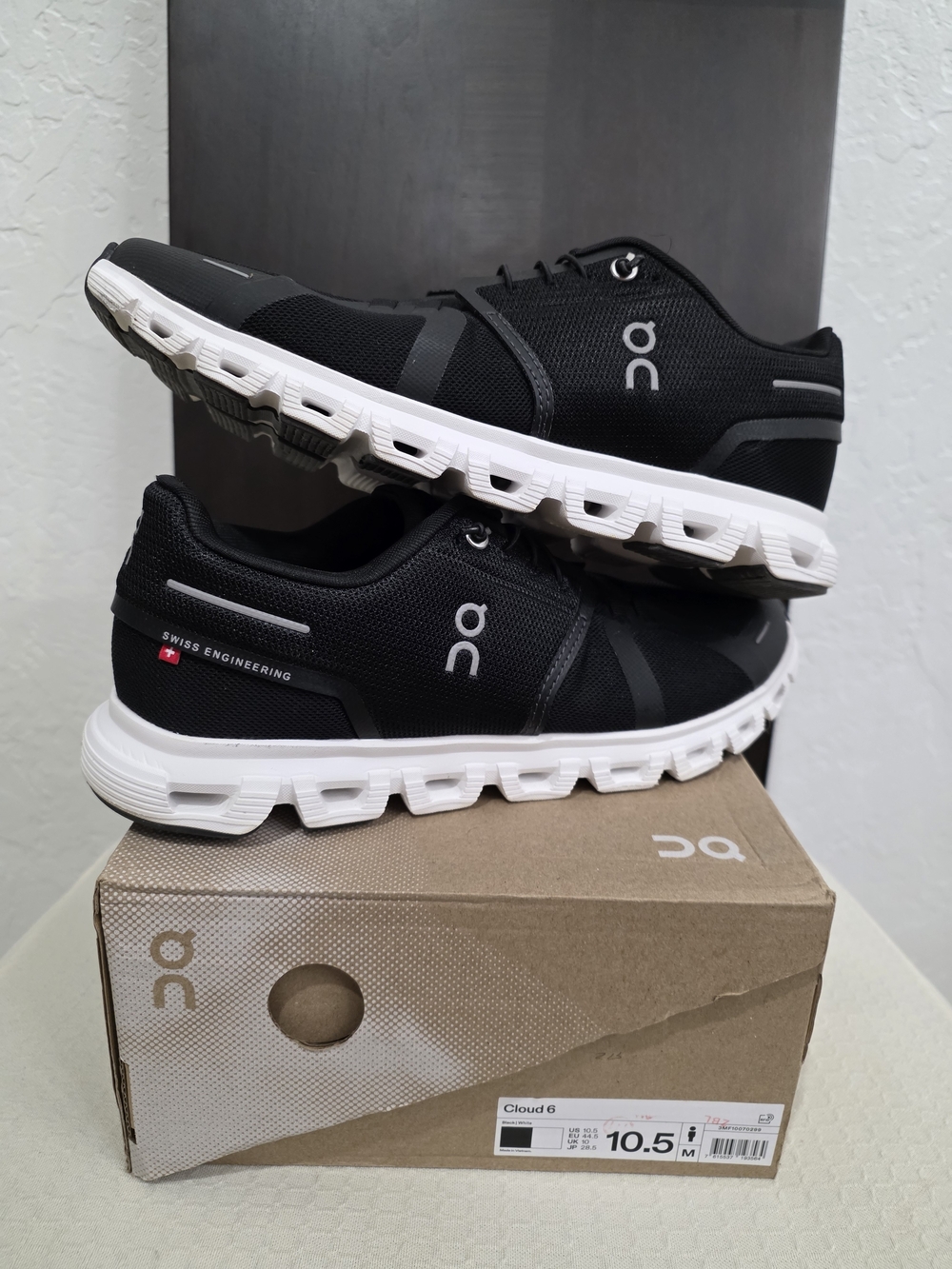 On Running Cloud 6 Men's Running Shoes - Black/White